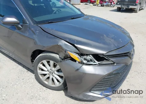2018 Toyota Camry Le z USA, uszkodzony, nr VIN 4T1B11HK2JU109292